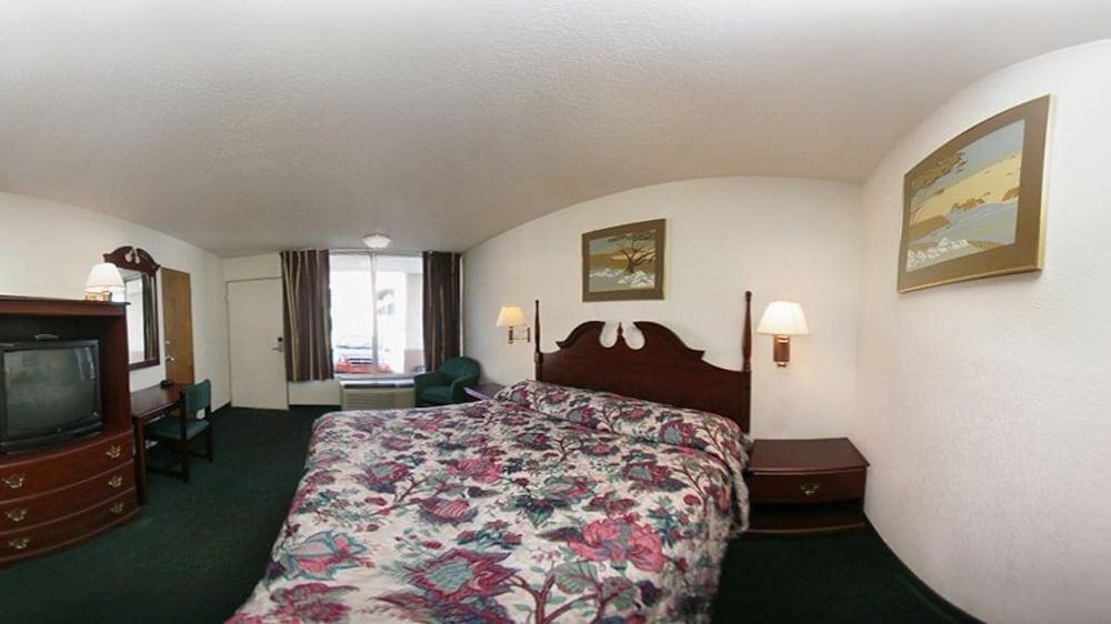 Super 8 by Wyndham Oklahoma Fairgrounds Motel Bagian luar foto