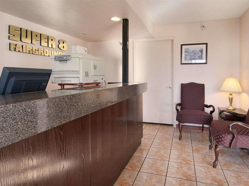 Super 8 by Wyndham Oklahoma Fairgrounds Motel Bagian luar foto