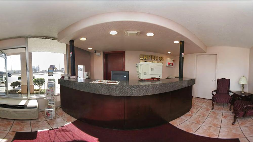 Super 8 by Wyndham Oklahoma Fairgrounds Motel Bagian luar foto