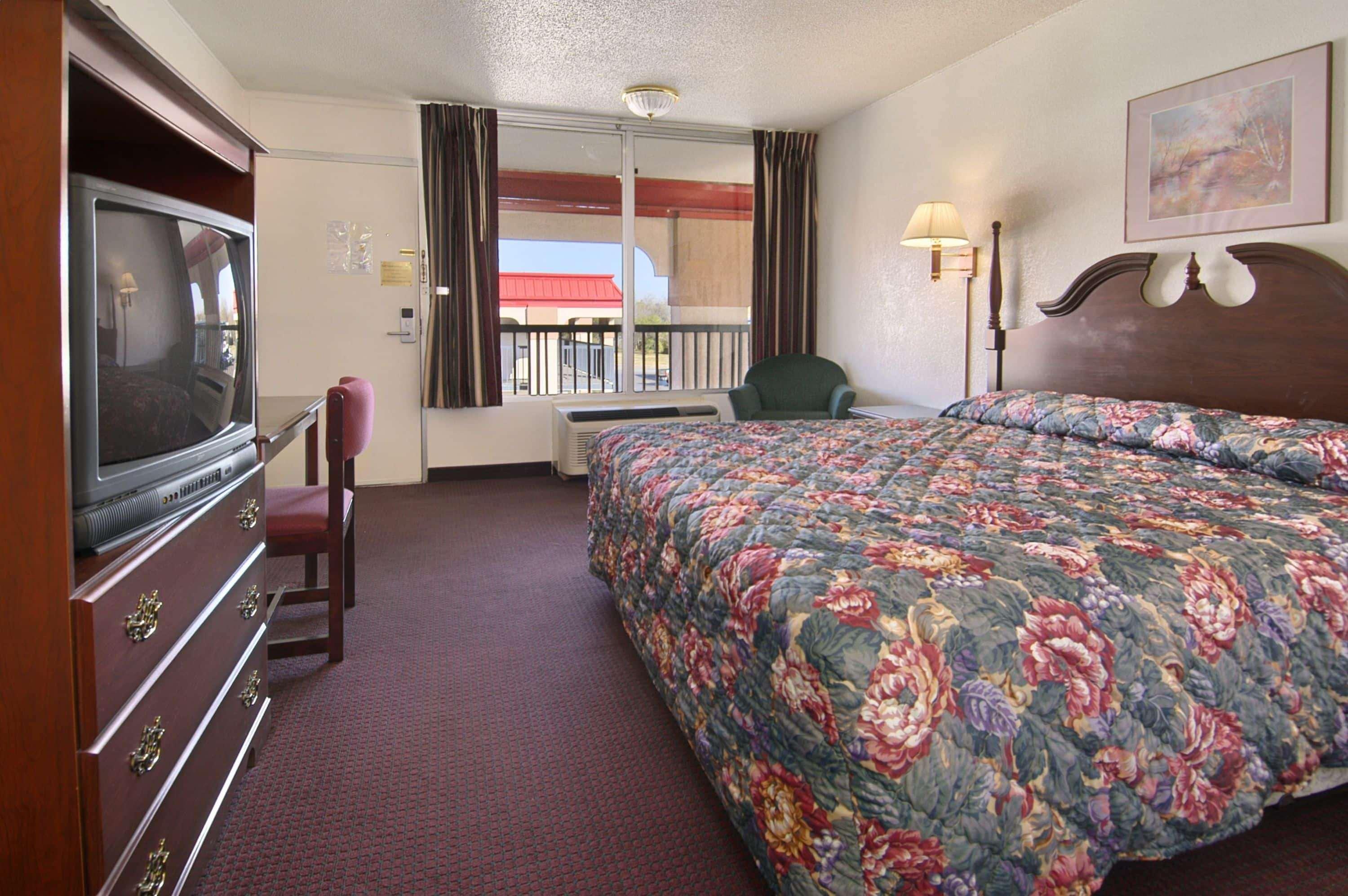 Super 8 by Wyndham Oklahoma Fairgrounds Motel Bagian luar foto