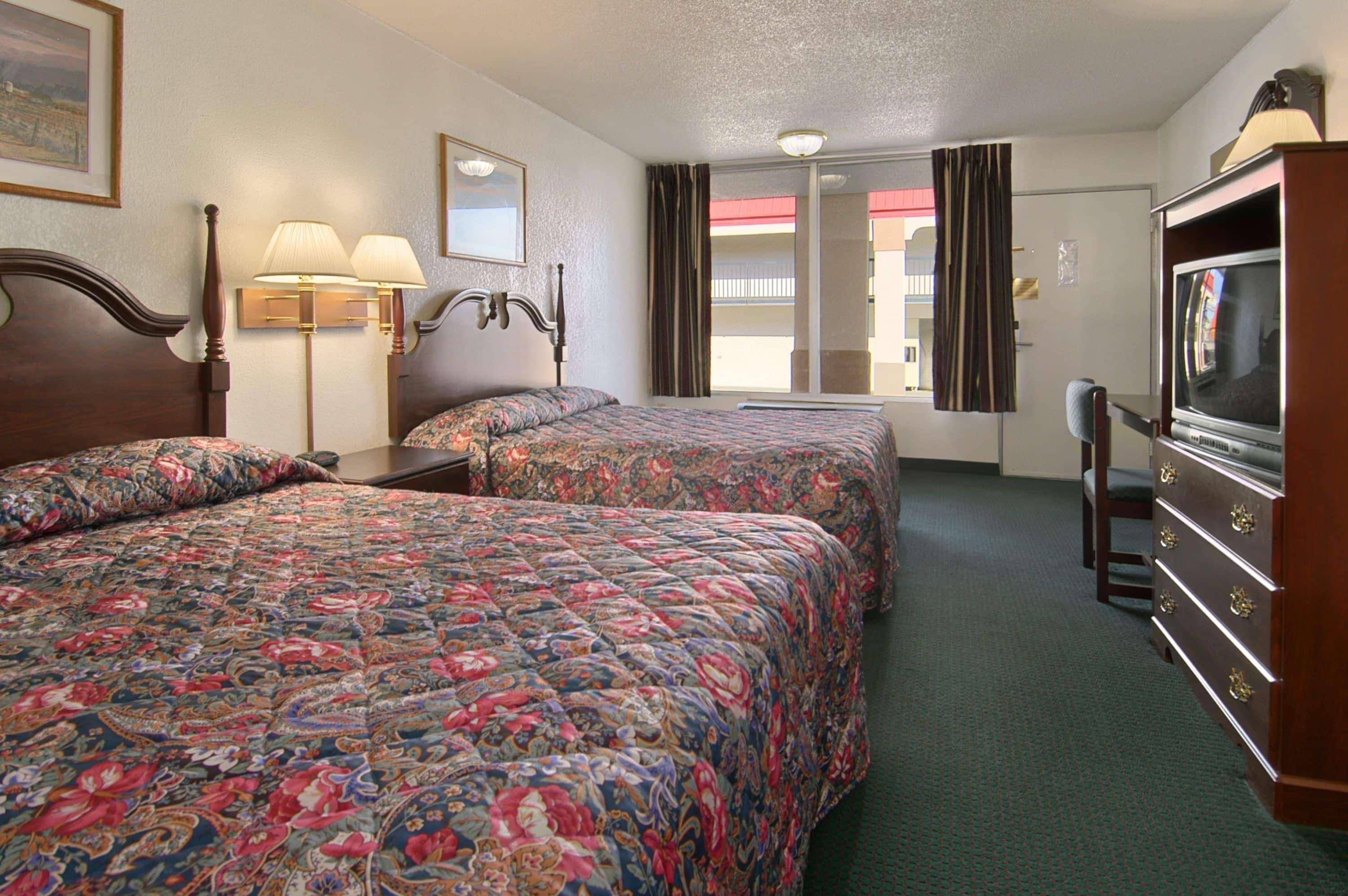 Super 8 by Wyndham Oklahoma Fairgrounds Motel Bagian luar foto
