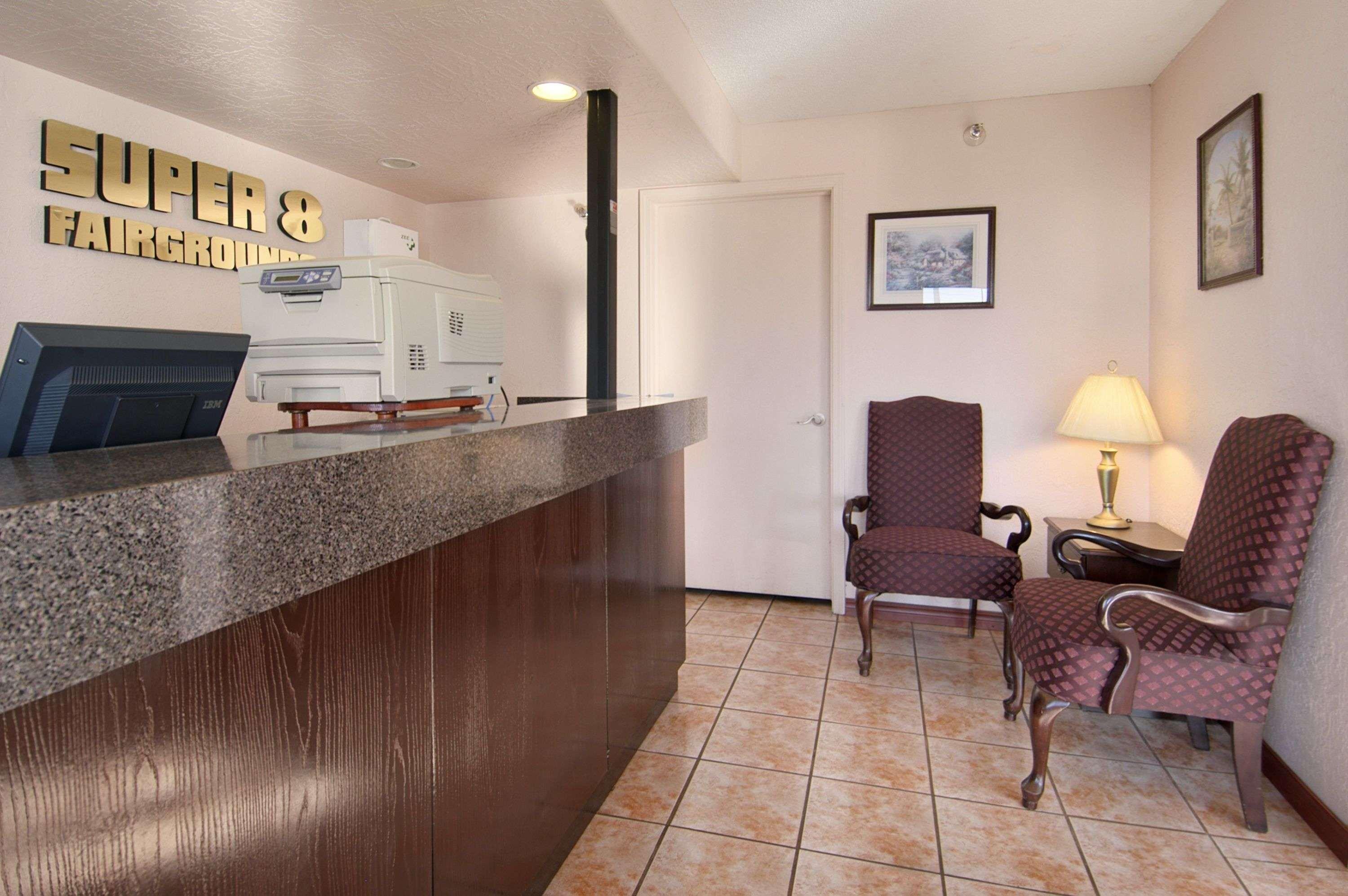 Super 8 by Wyndham Oklahoma Fairgrounds Motel Interior foto