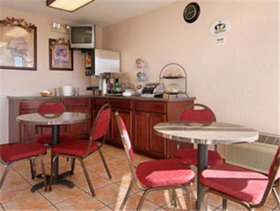 Super 8 by Wyndham Oklahoma Fairgrounds Motel Bagian luar foto