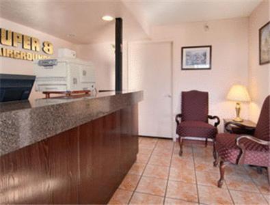 Super 8 by Wyndham Oklahoma Fairgrounds Motel Bagian luar foto
